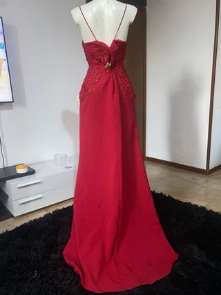 Abito lungo rosso con perline