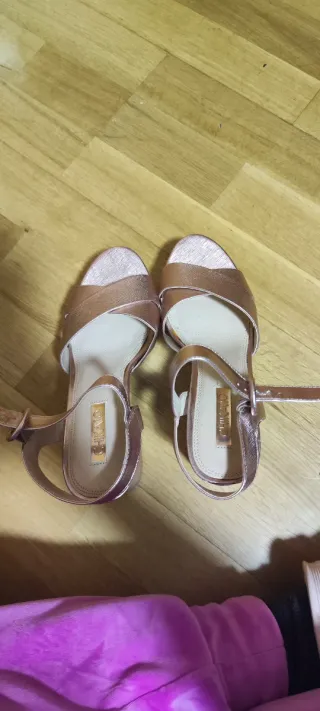 Tacones dorados fiesta talla 38 sin estrenar