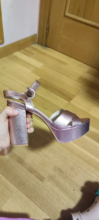 Tacones dorados fiesta talla 38 sin estrenar
