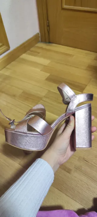 Tacones dorados fiesta talla 38 sin estrenar