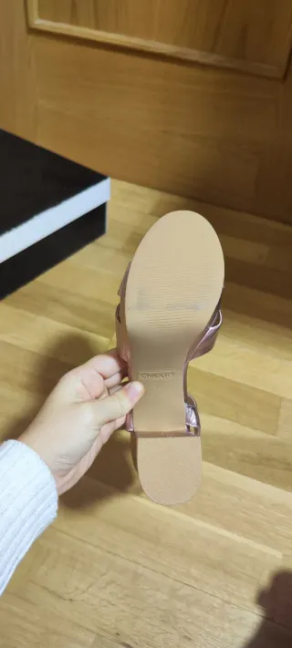 Tacones dorados fiesta talla 38 sin estrenar