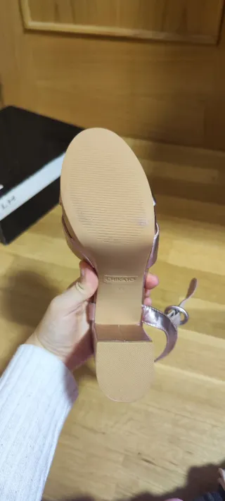 Tacones dorados fiesta talla 38 sin estrenar
