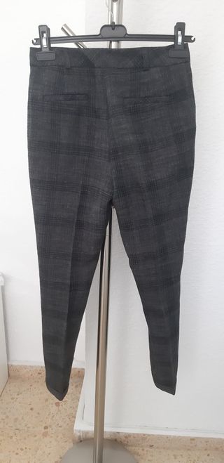 Pantalones de pinza. Nuevos. De mujer. Muy calenti