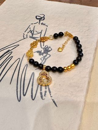 Pulsera cuentas negras y calabaza dorada