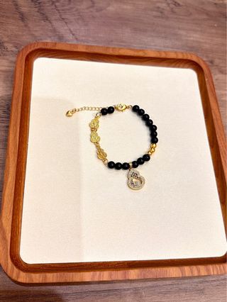 Pulsera cuentas negras y calabaza dorada