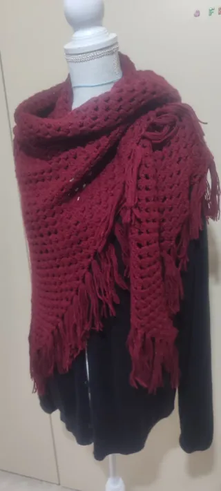 Sciarpone triangolare uncinetto con frange