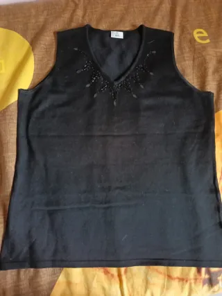 Chaleco negro con pedrería talla Xl