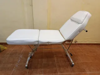 Camilla estética con ruedas