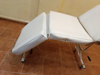 Camilla estética con ruedas