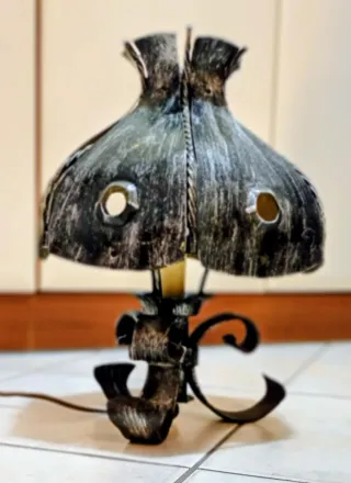Lampada da tavolo ferro battuto design artigianale