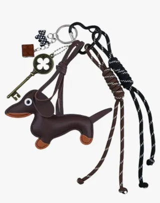 Colgador bolso perro salchicha piel y llavero