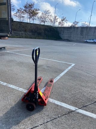 Transpaleta 2500kg casi nueva