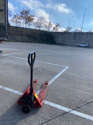 Transpaleta 2500kg casi nueva