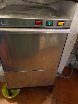 Lavastoviglie industriale