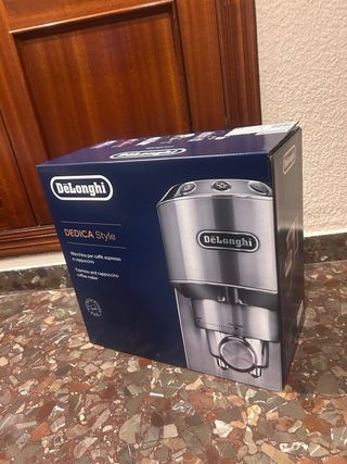 DeLonghi Cafetera Café molido o monodosis EC685.BK