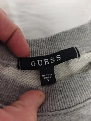 Sudadera Guess Gris Logo Triángulo