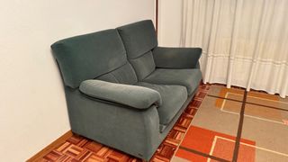 Sofá de 2 plazas verde