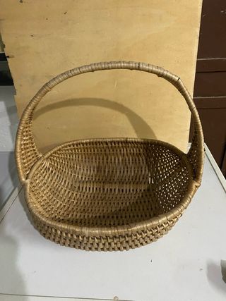 Cestino in vimini con manico