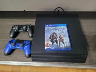 PS4 Pro 1TB + 2 Mandos + God of War ragnarok