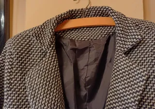 Abrigo jaspeado blanco y negro talla 46.