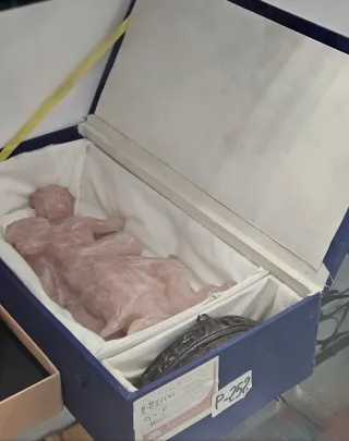 Statuina Dama Imperia in Quarzo Rosa