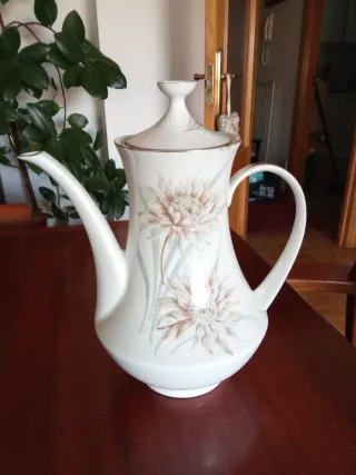 Cafetera de porcelana con flores años 60