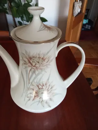 Cafetera de porcelana con flores años 60