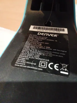 Patinete eléctrico azul