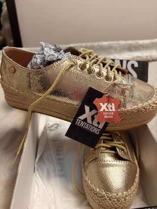 Xti Playeras Doradas Tipo Alpargata