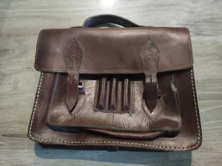 Maletín de cuero marrón clásico