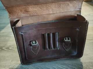 Maletín de cuero marrón clásico