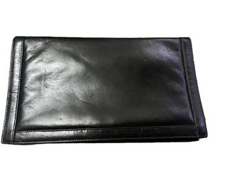 Bolso de hombro negro vintage con cadena dorada