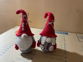 Gnomi all'uncinetto fatti a mano