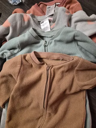 4 Pijamas H&M Talla 6-9 meses