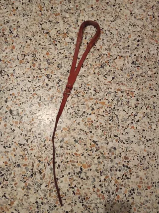 Baticola de cuero marrón