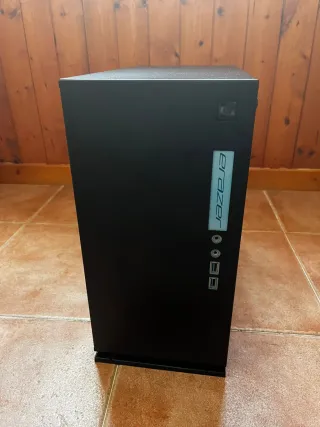 Medion Erazer Computer Desktop Nero