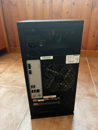 Medion Erazer Computer Desktop Nero