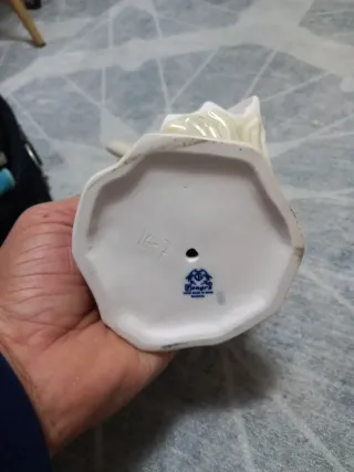 Figura de porcelana bailarina con sombrero