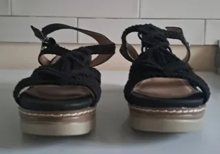 Sandalias de cuña negras mujer