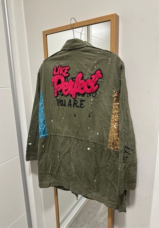 Chaqueta Zara verde con detalles dorados
