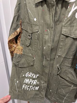 Chaqueta Zara verde con detalles dorados