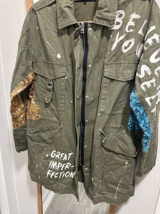 Chaqueta Zara verde con detalles dorados