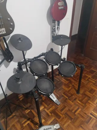 Batería Electrónica Alesis Nitro Mesh Kit