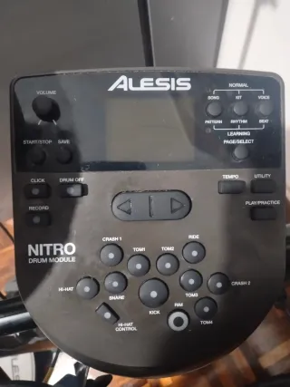 Batería Electrónica Alesis Nitro Mesh Kit
