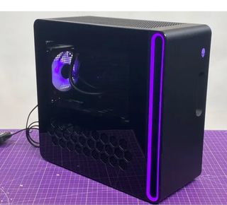 Alienware Aurora R16 PC Gaming Negra/Morada