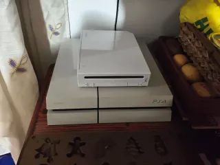 PS4 (PlayStation 4) Bianca