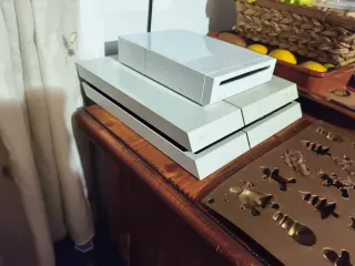 PS4 (PlayStation 4) Bianca