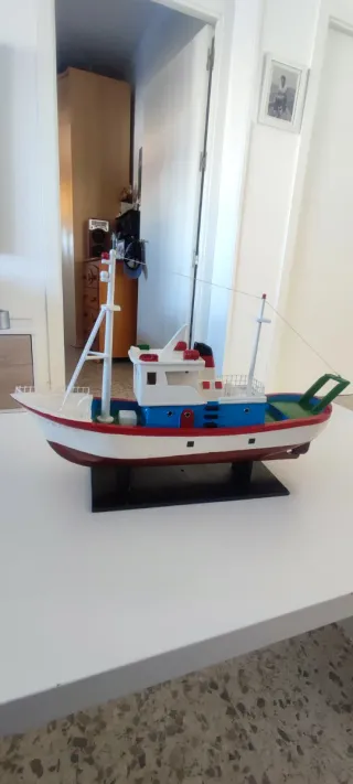 Barco pesquero hecho a mano