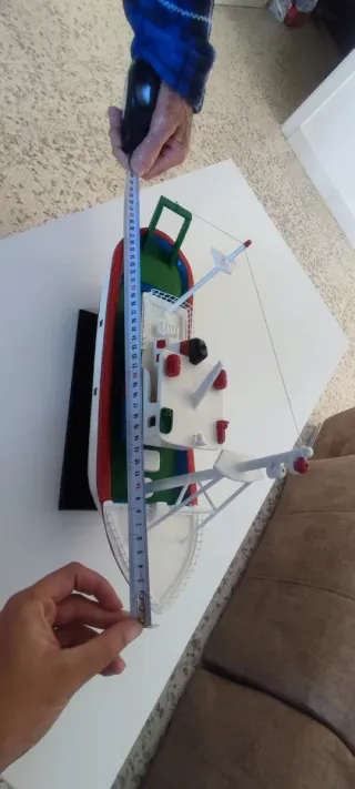 Barco pesquero hecho a mano