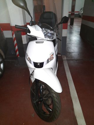 Moto como nueva 102 km, se vende por no poder llev